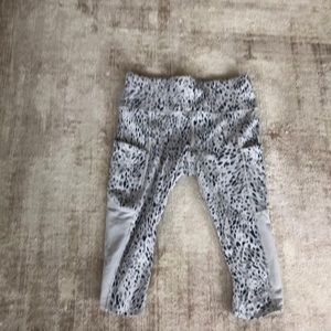 Athleta Women’s M leopard print capris